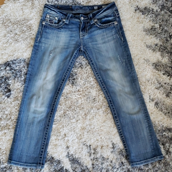 Miss Me Cuffed Capri Jeans.  Size 26. - Picture 2 of 8